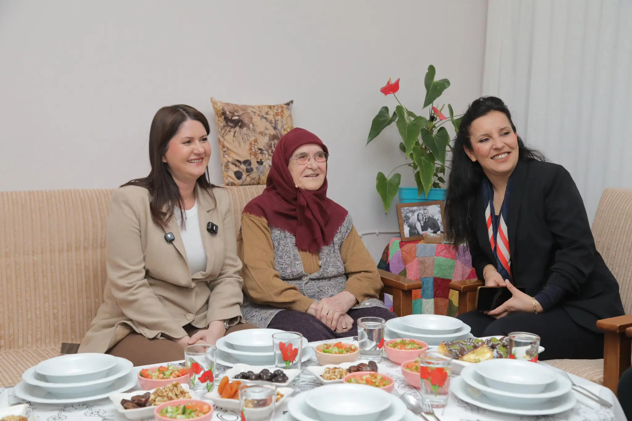 BAŞKAN GENCAN İFTAR SOFRALARINDA GÖNÜLLERE KONUK OLMAYA DEVAM EDİYOR galeri görseli